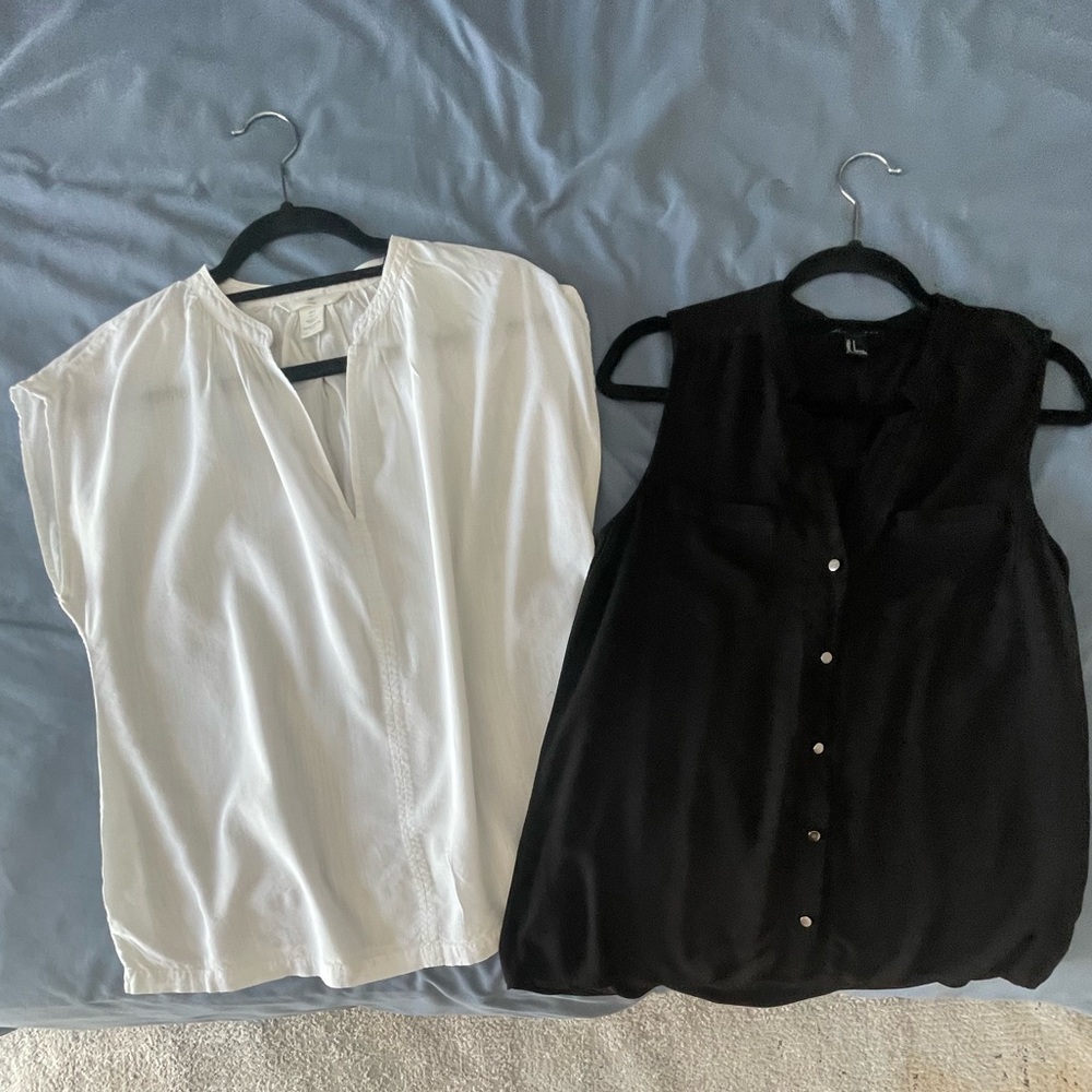 ✨Two Summer White and Black Sleeveless Tops